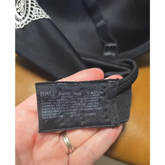 Bali Concealers Beautiful Black Lightly Lined Underwire T-Shirt Bra Size 40D - Picture 5 of 5